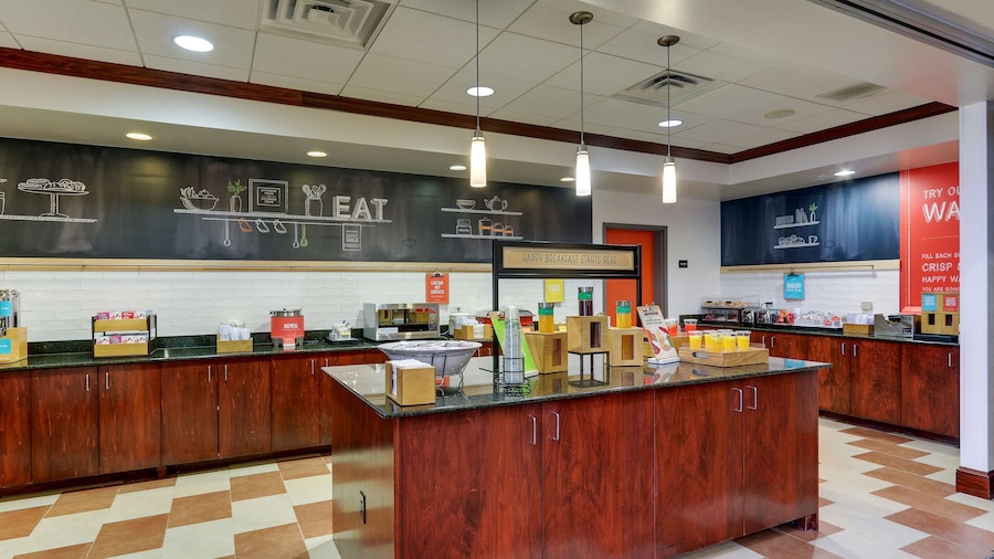 Hampton Inn & Suites Indianapolis-Airport