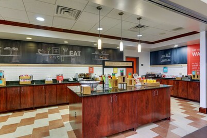 Hampton Inn & Suites Indianapolis-Airport