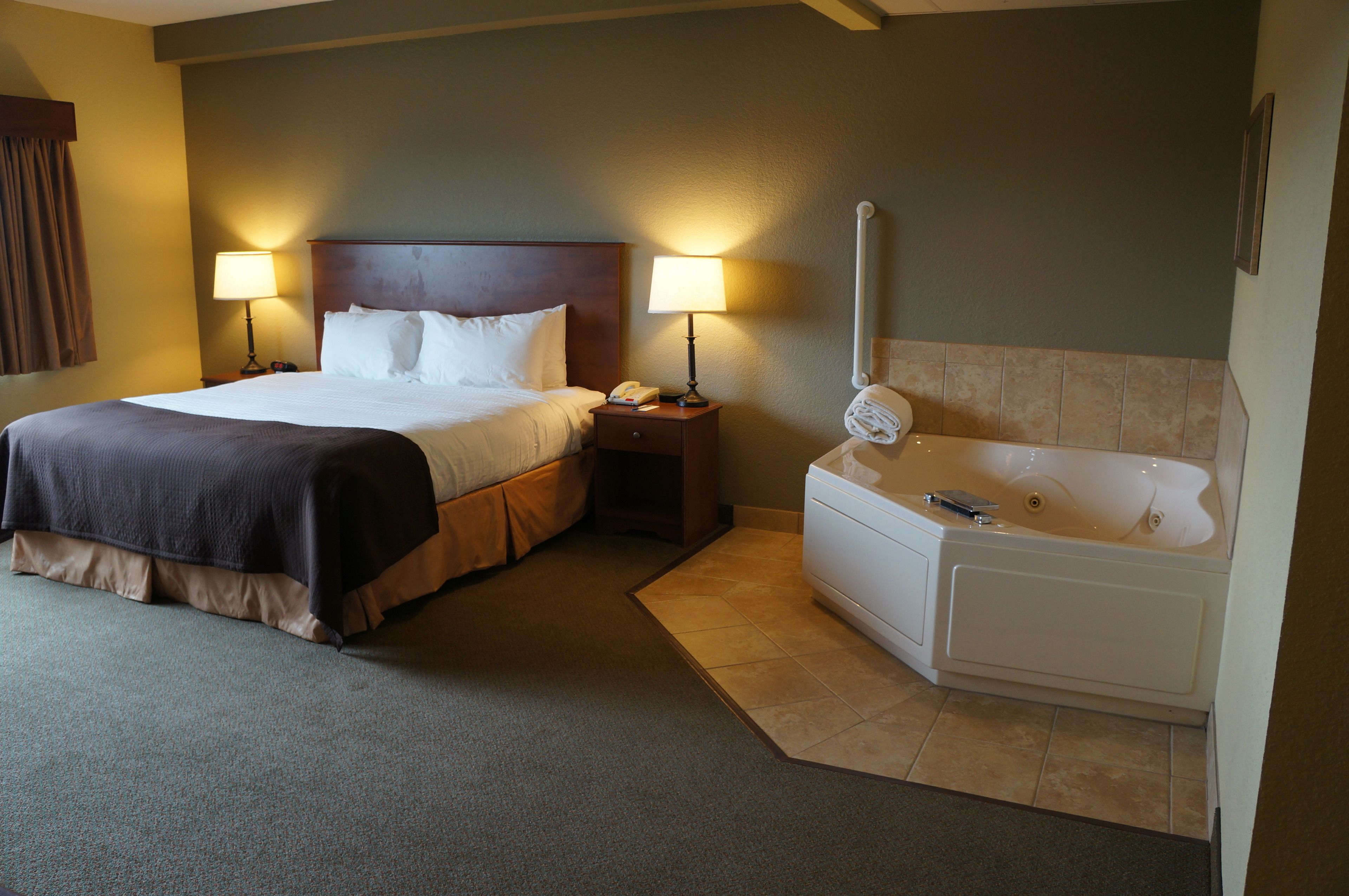 deluxe studio suite, 1 king bed, non smoking | individually decorated, individually furnished, desk, blackout curtains