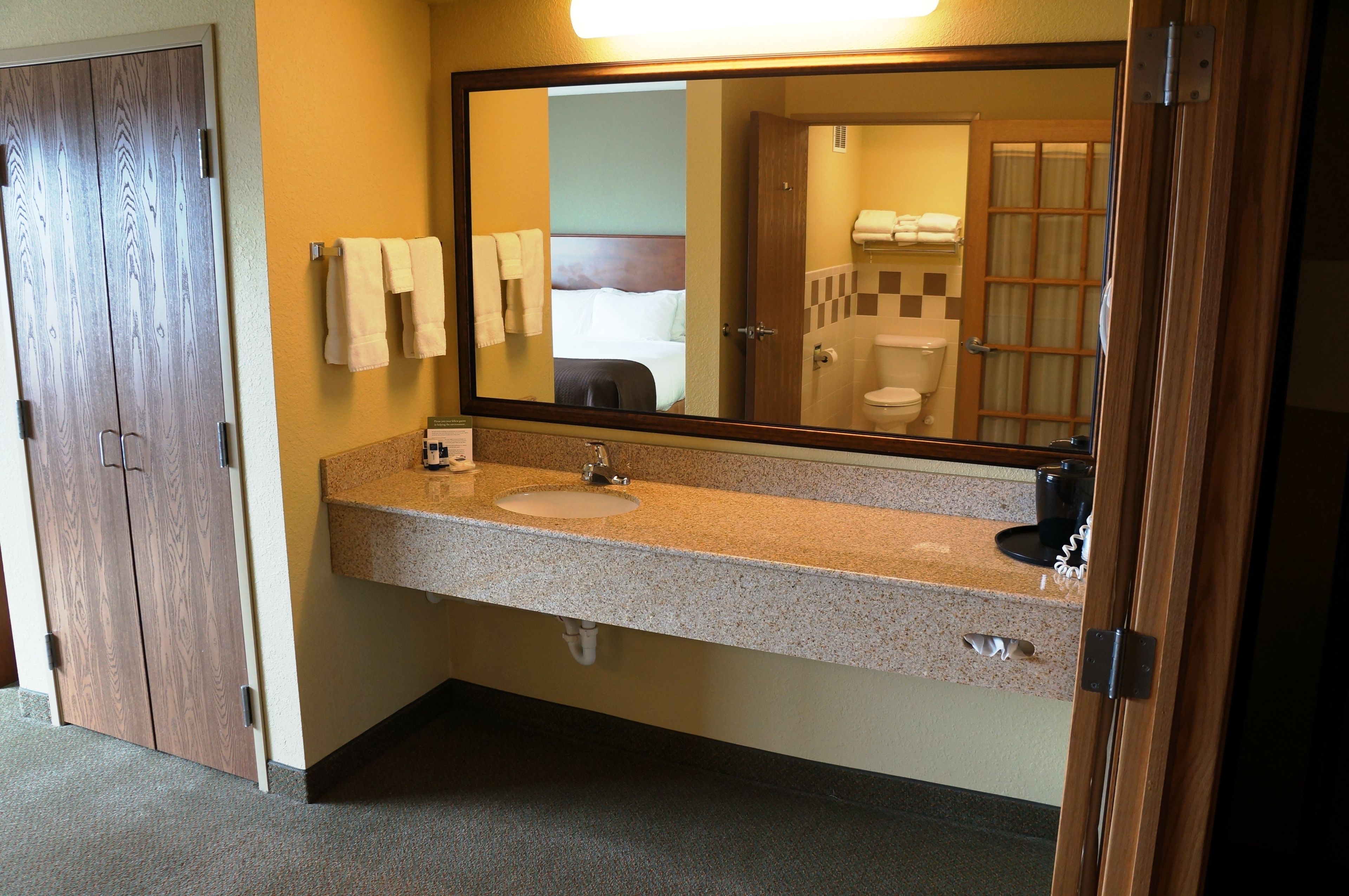 superior studio suite, 1 king bed, non smoking | bathroom | combined shower/bathtub, hydromassage showerhead, free toiletries