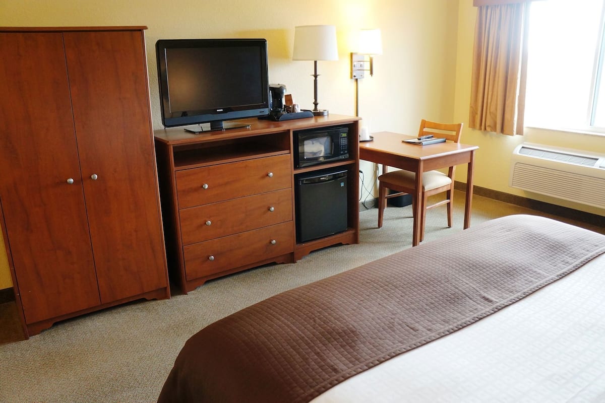 Individually decorated, individually furnished, desk, blackout drapes