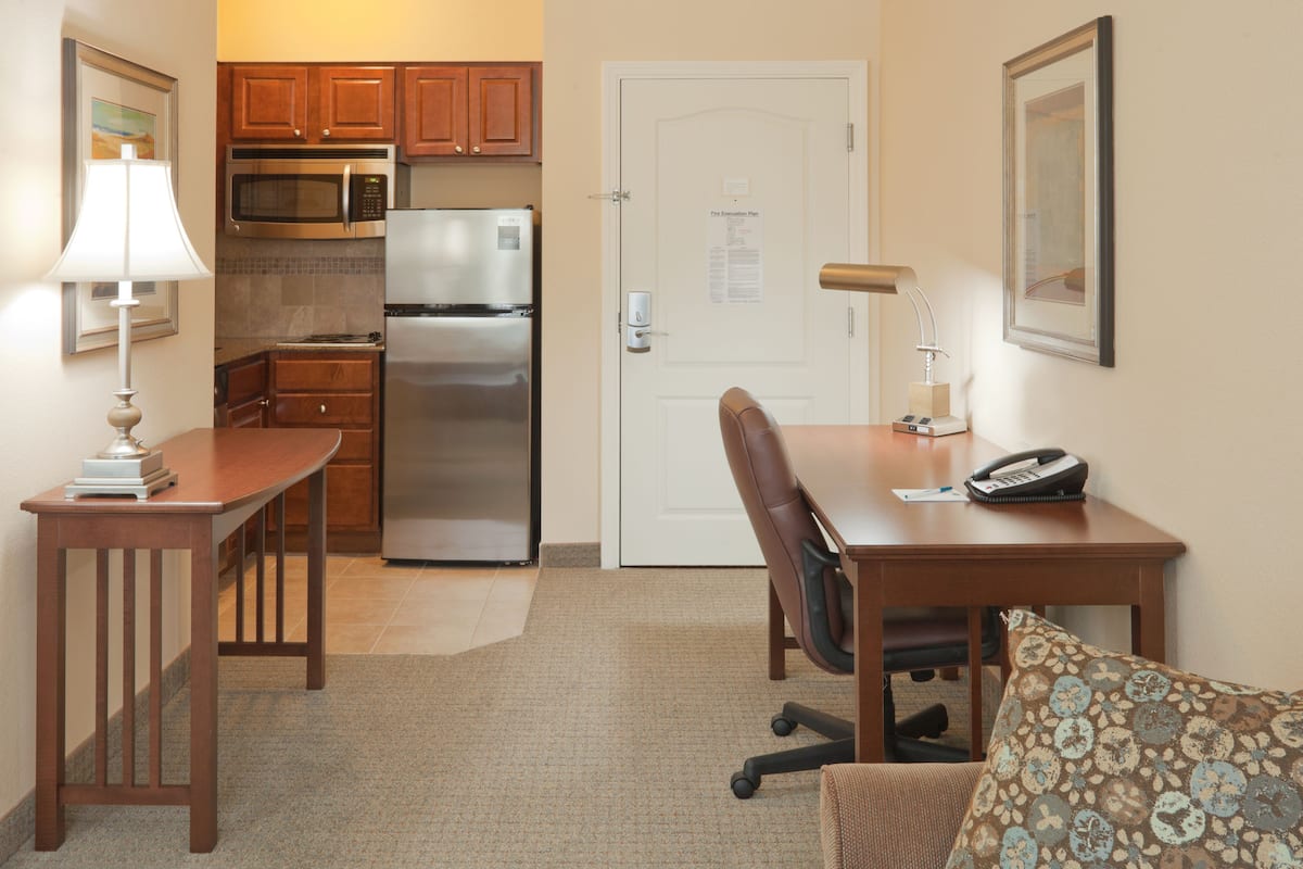 Full-sized fridge, microwave, stovetop, dishwasher