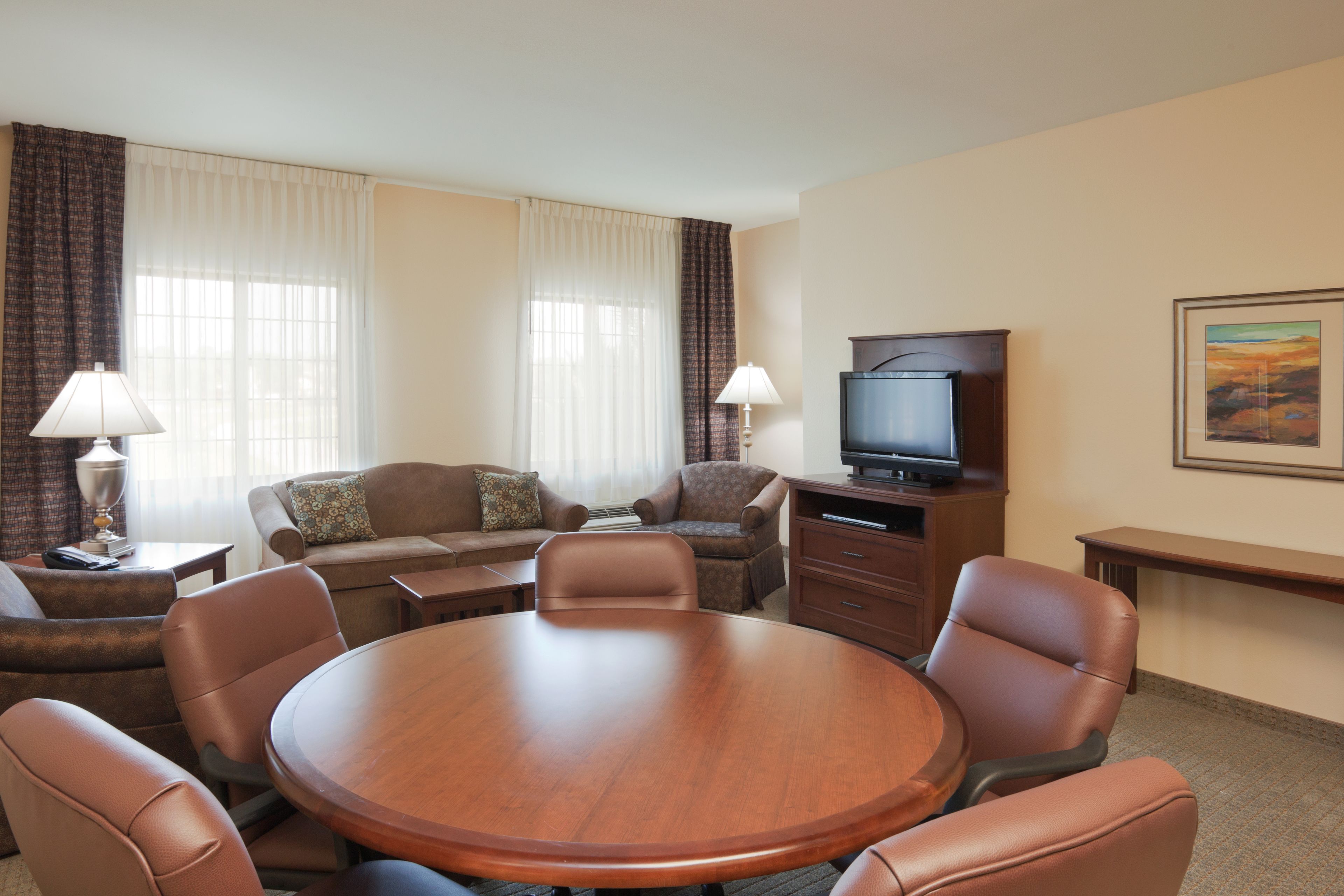suite, 1 queen bed | desk, blackout curtains, iron/ironing board, free cots/infant beds