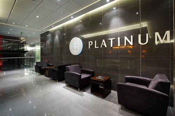 Lobby sitting area - Radisson Blu Hotel Sandton (Johannesburg)