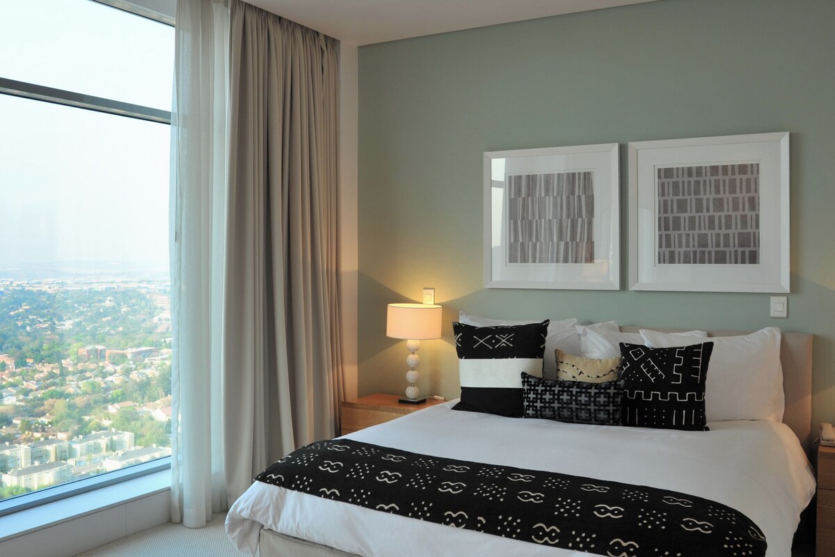 Minibar, in-room safe, desk, blackout drapes