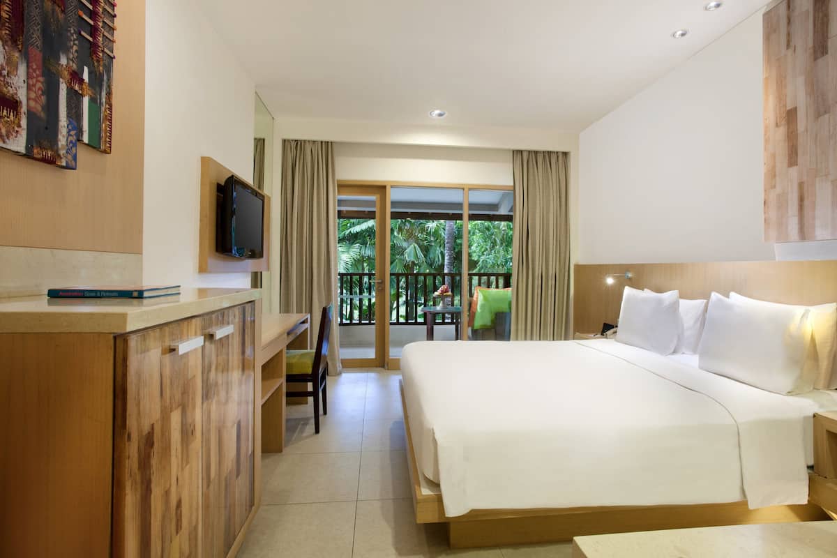 1 bedroom, down comforters, minibar, in-room safe