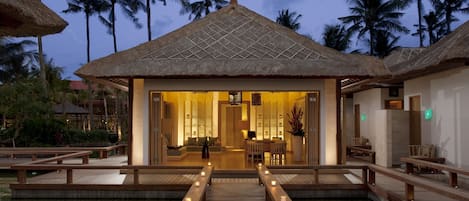 Couples treatment rooms, body treatments, hot stone massages, body wraps