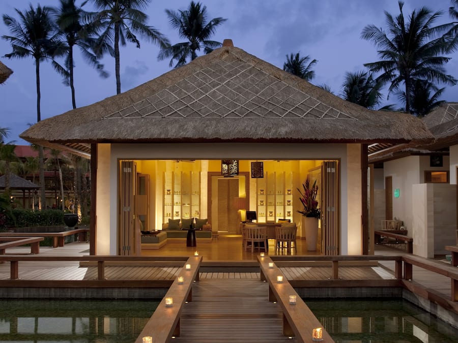 Behandlingsrom for par, kroppsbehandlinger og massasje med varme steiner