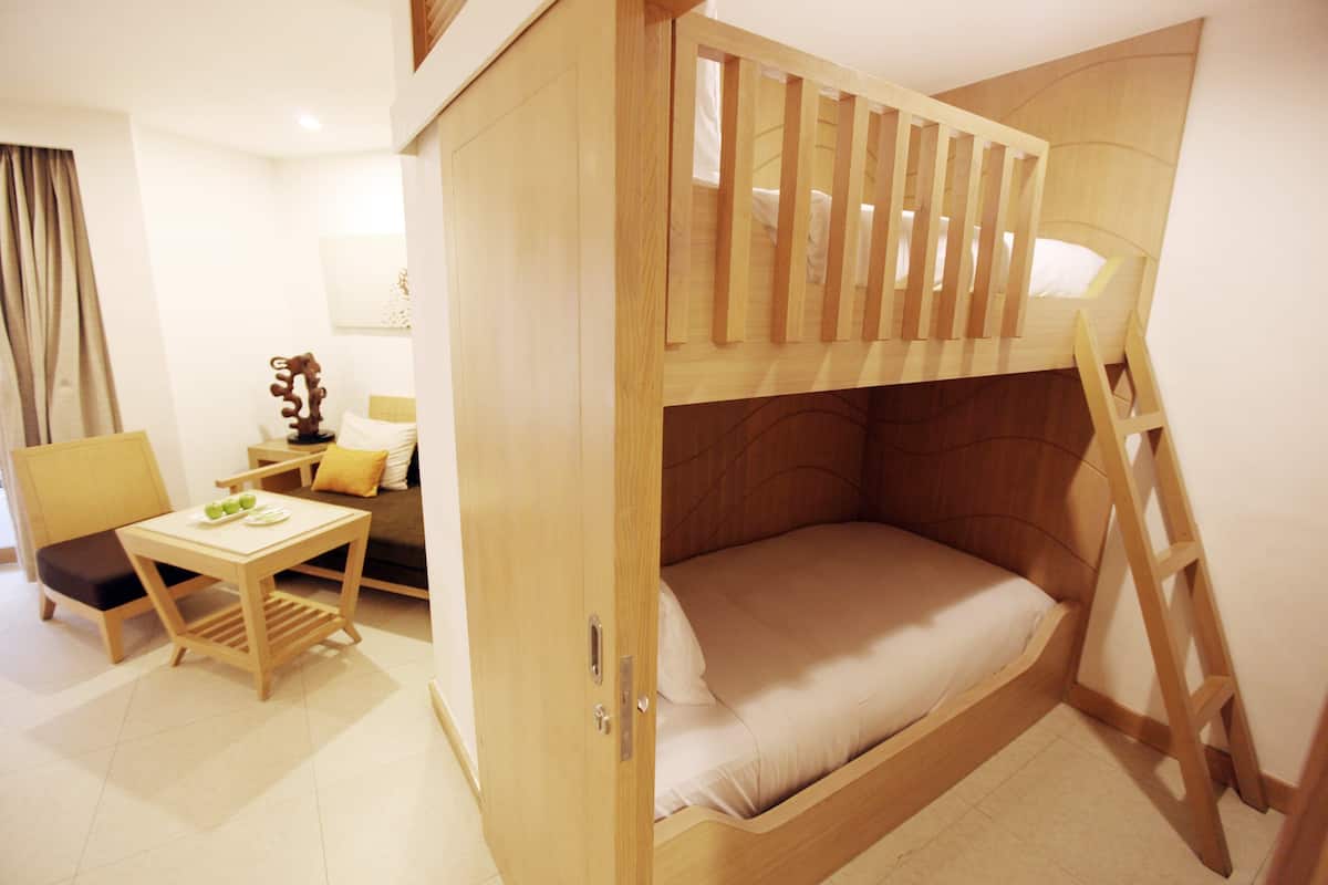 Suite, Multiple Beds, Garden View | 1 bedroom, down comforters, minibar, in-room safe