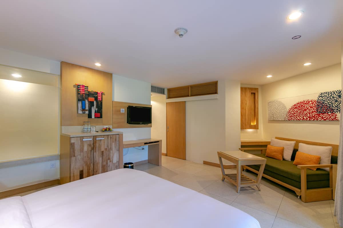 Suite, Plusieurs lits, vue sur le jardin | Couette en duvet, minibar, coffre-fort, bureau