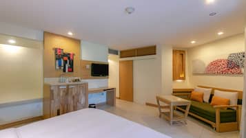 Suite, Berbilang Katil, Garden View | Gebar bulu kapas, bar mini, peti besi dalam bilik, meja