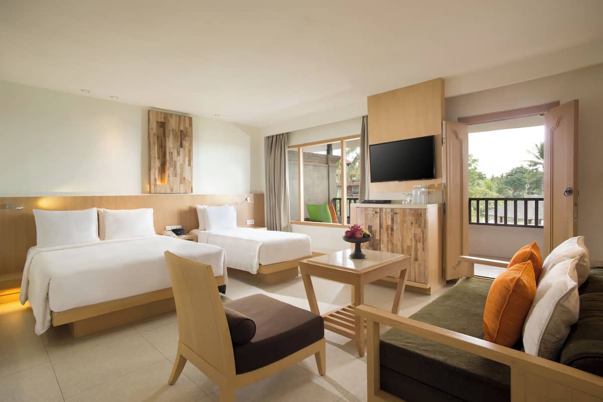 Suite, Plusieurs lits, vue sur le jardin | Couette en duvet, minibar, coffre-fort, bureau