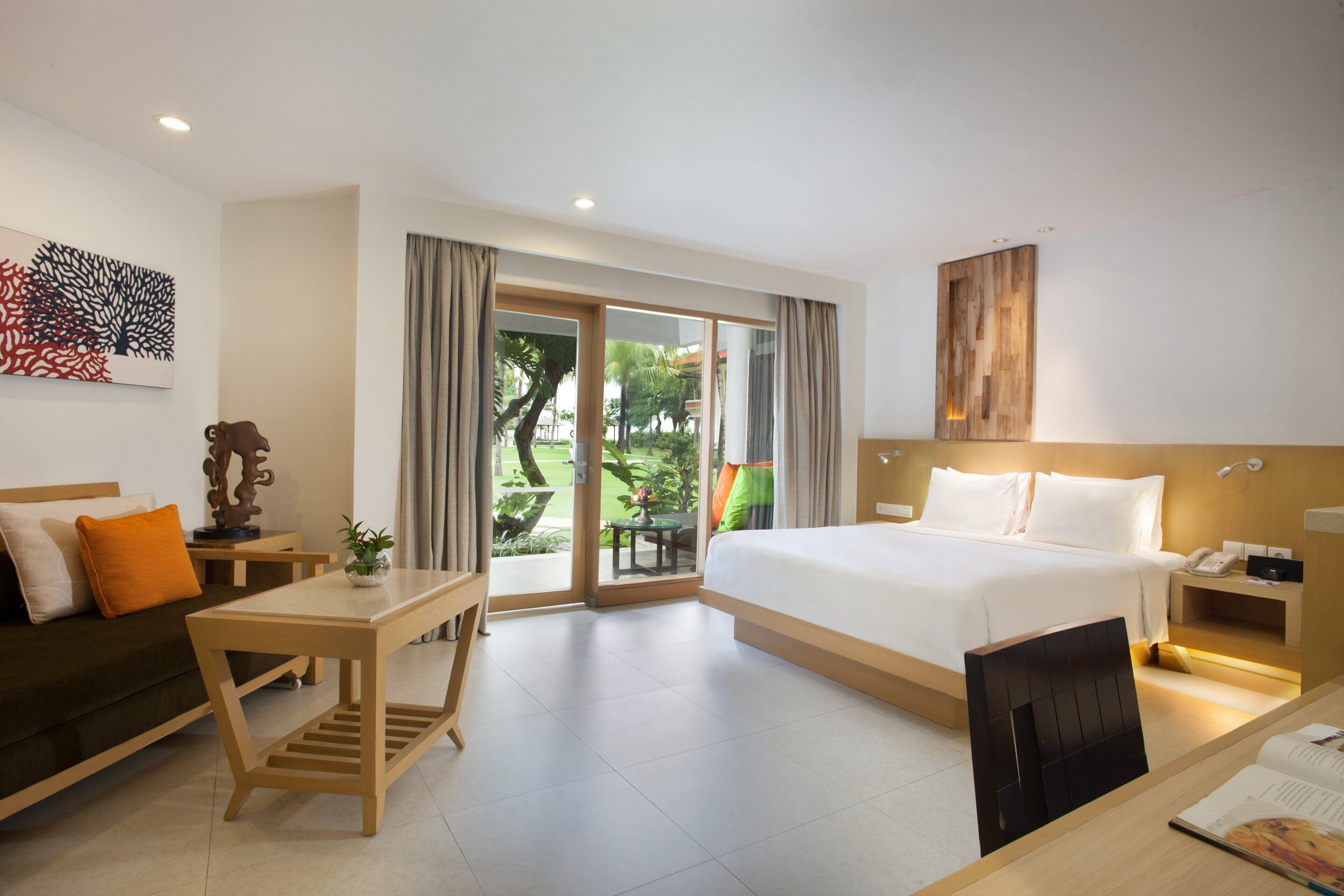 Phòng Suite, nhiều giường, quang cảnh vườn | Chăn bông, minibar, két bảo mật tại phòng, trang trí khác biệt 
