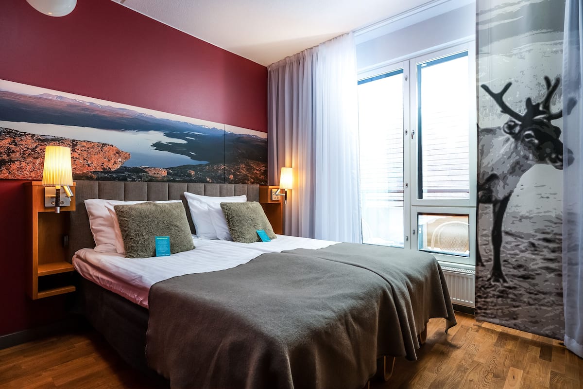 Minibar, in-room safe, iron/ironing board, free cots/infant beds