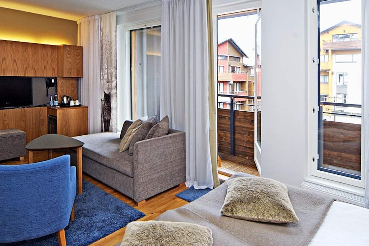 superior room, 1 king bed (extra bed possibility) | minibar, in-room safe, iron/ironing board, free cots/infant beds