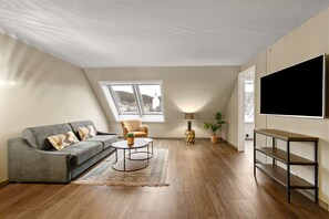 Deluxe Room, 2 Single Beds, Non Smoking (with Sofabed)