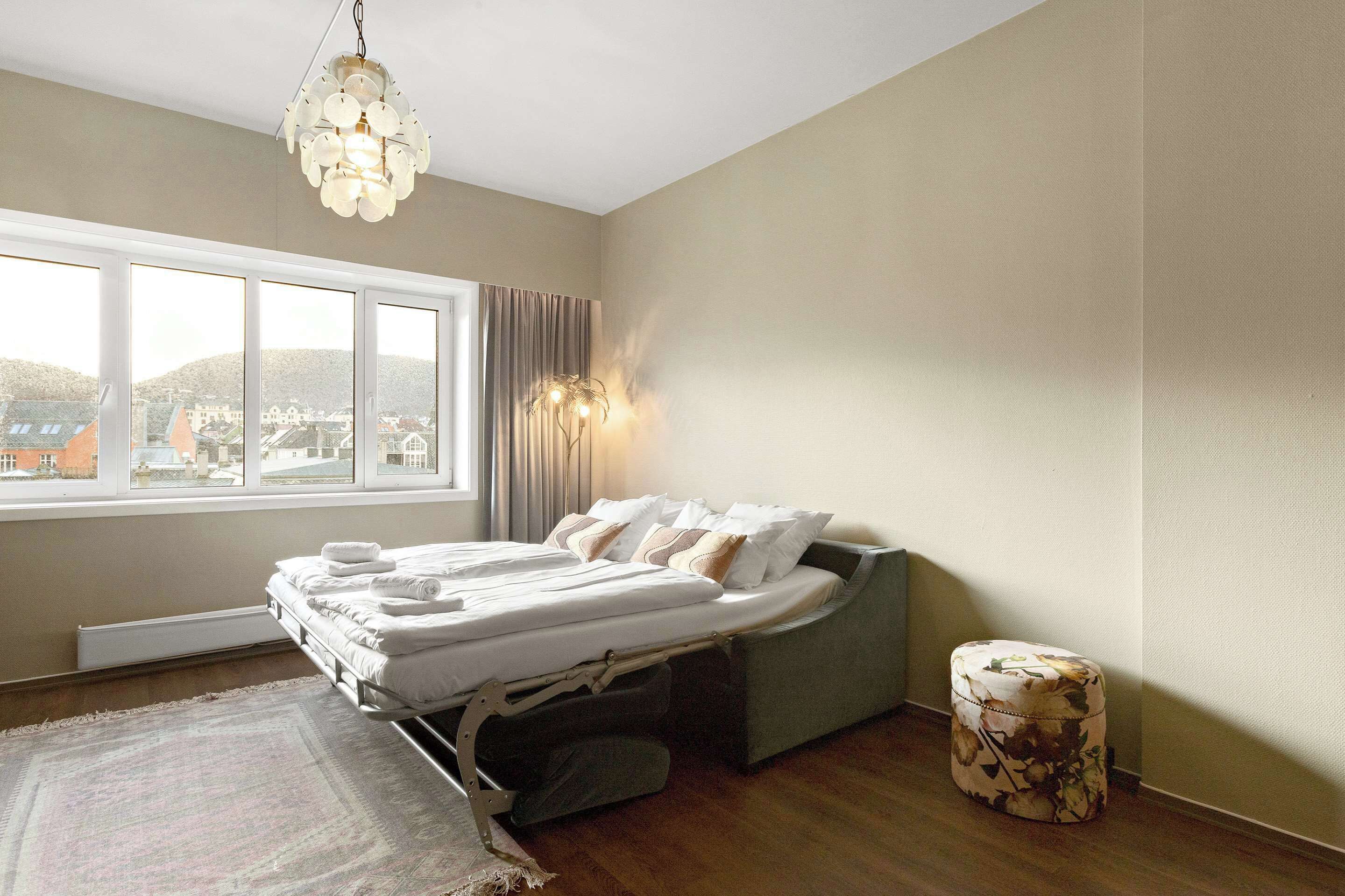 1 bedroom, Egyptian cotton sheets, hypo-allergenic bedding