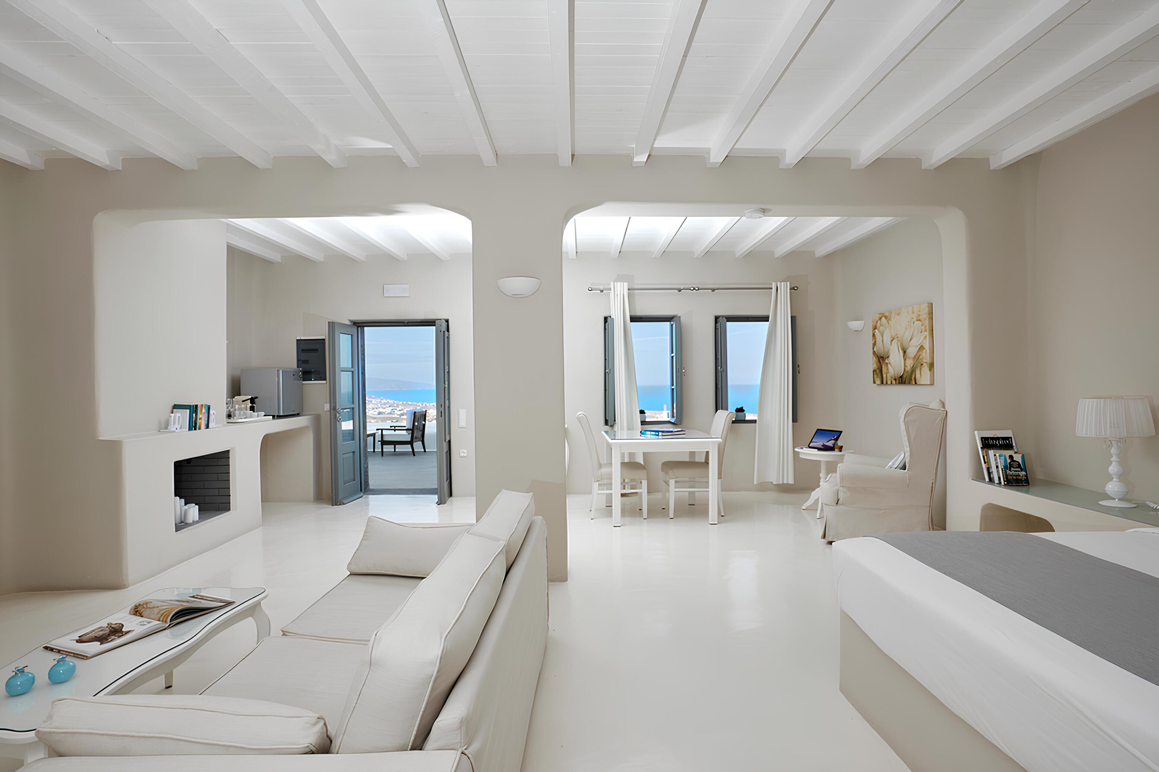 Honeymoon Suite with Pool & Panoramic View | 埃及棉床單、高級寢具、羽絨被、記憶床墊