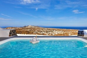 Lava Residence Suite with Heated Pool and Panoramic View | Egyptian cotton sheets, premium bedding, down comforters - Carpe Diem Santorini (Santorini)
