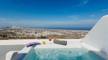 Junior Suite with Jetted Tub and Panoramic View | Draps en coton égyptien, literie de qualité supérieure
