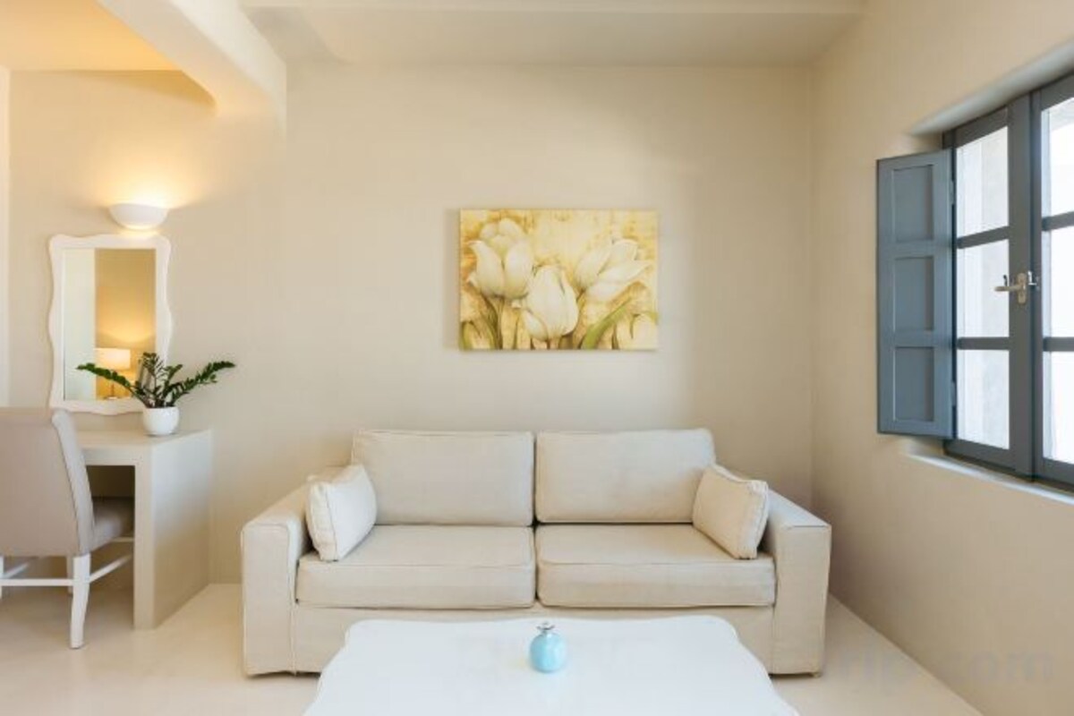 Living area | 40-inch flat-screen TV with satellite channels, TV, DVD player