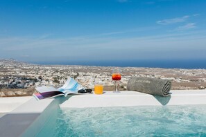 Junior Suite with Jetted Tub and Panoramic View | Draps en coton égyptien, literie de qualité, couette en duvet