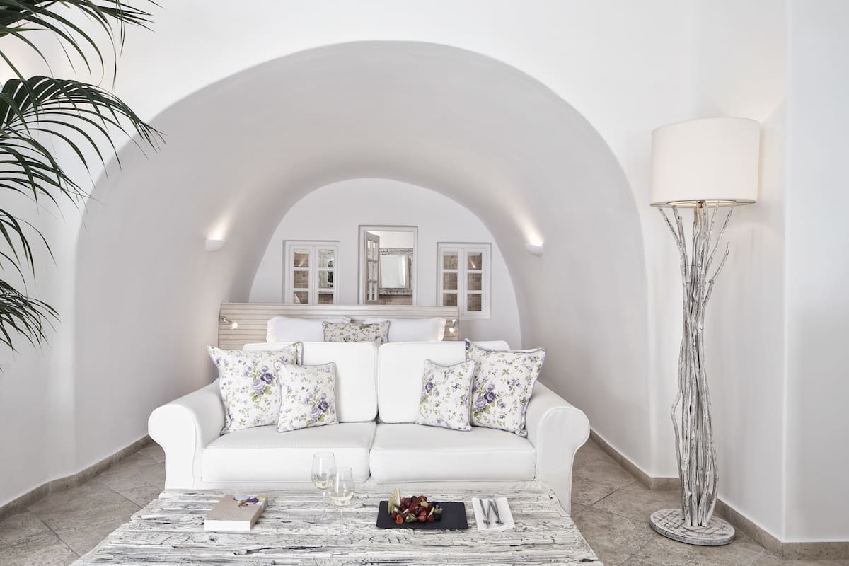 Senior Suite, Sea View | 1 bedroom, minibar, in-room safe, soundproofing