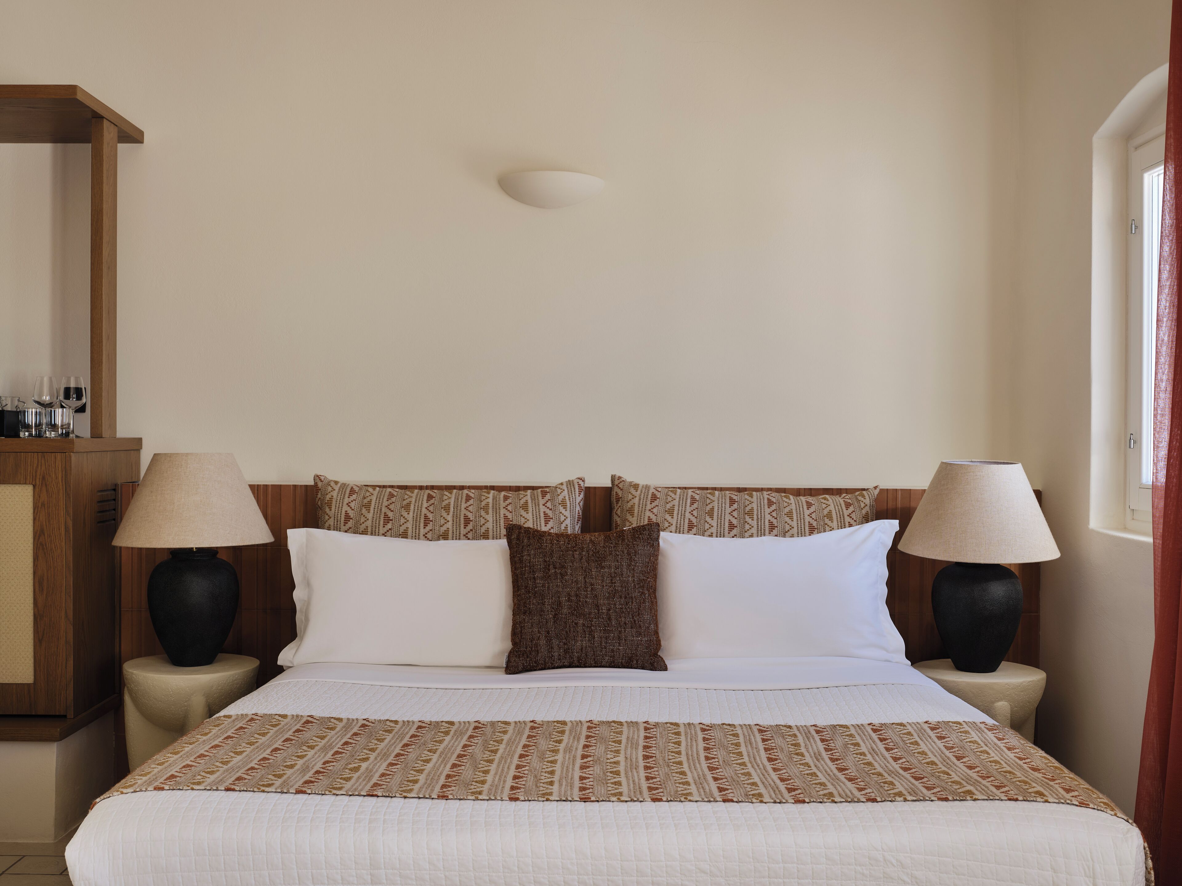 Suíte júnior, vista para o mar | 1 quarto, frigobar, cofres nos quartos, quartos à prova de som