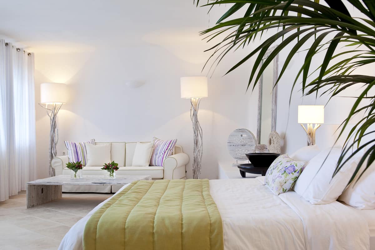 Honeymoon Suite, Hot Tub, Sea View | 1 bedroom, minibar, in-room safe, soundproofing