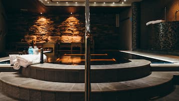 Indoor spa tub