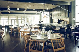 2 restaurants, breakfast, lunch served; local and international cuisine