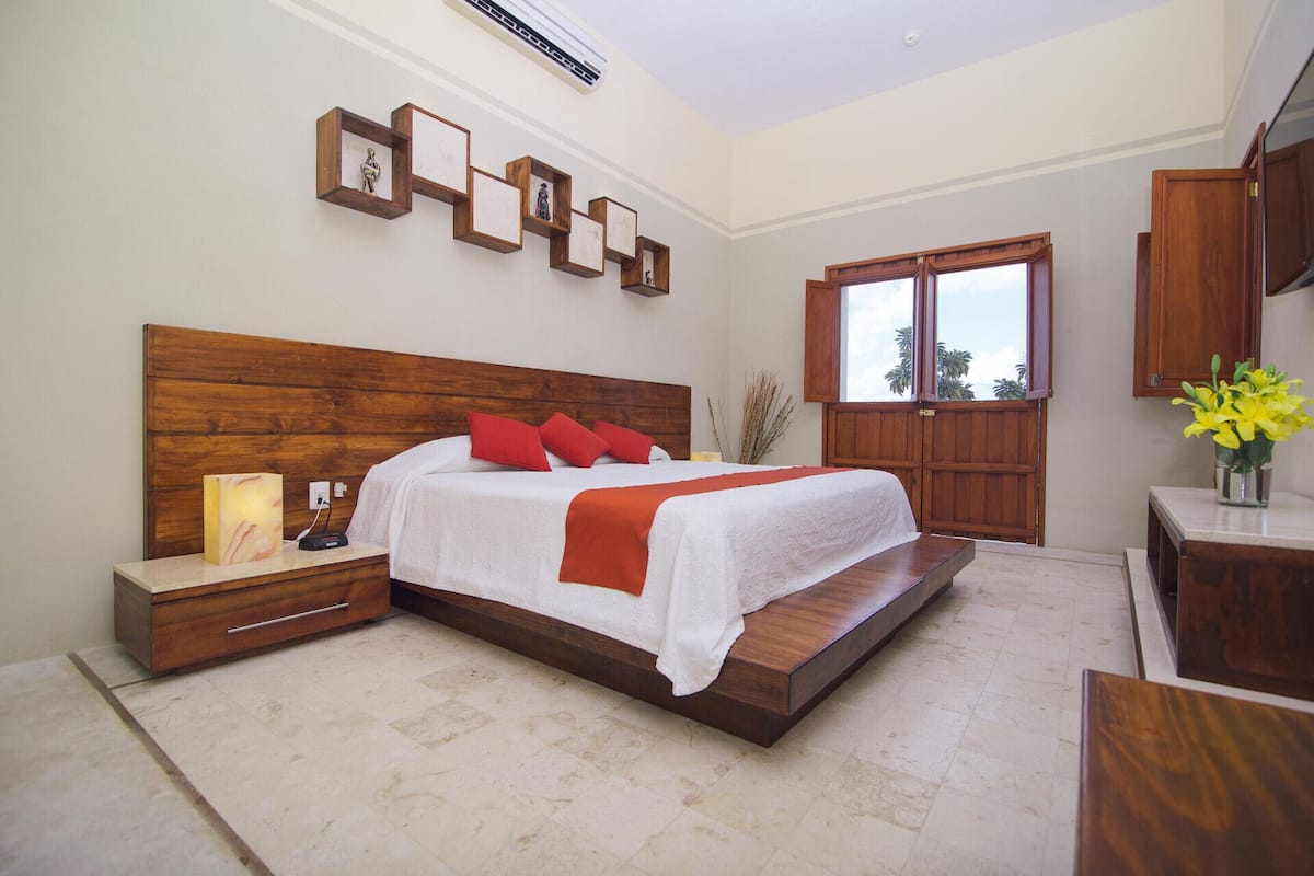 1 bedroom, premium bedding, in-room safe, individually decorated