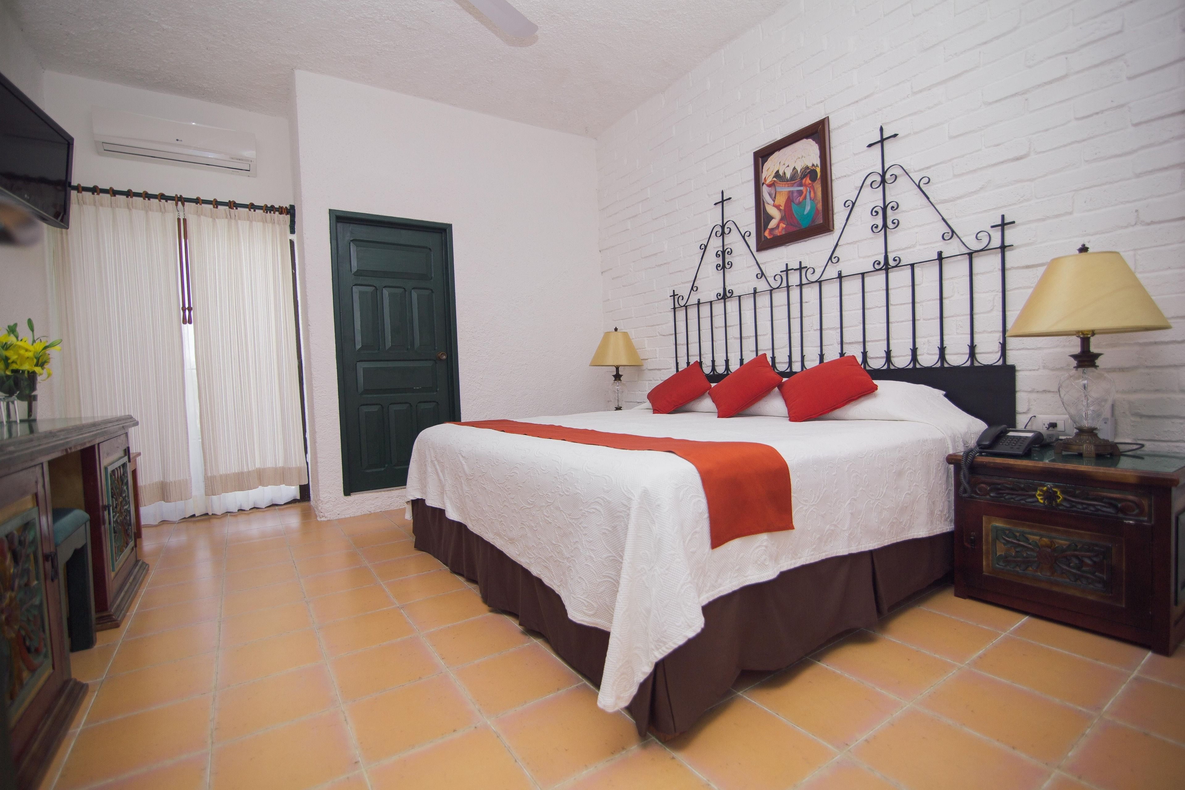 standard room, 1 king bed | 1 bedroom, premium bedding, in-room safe, individually decorated