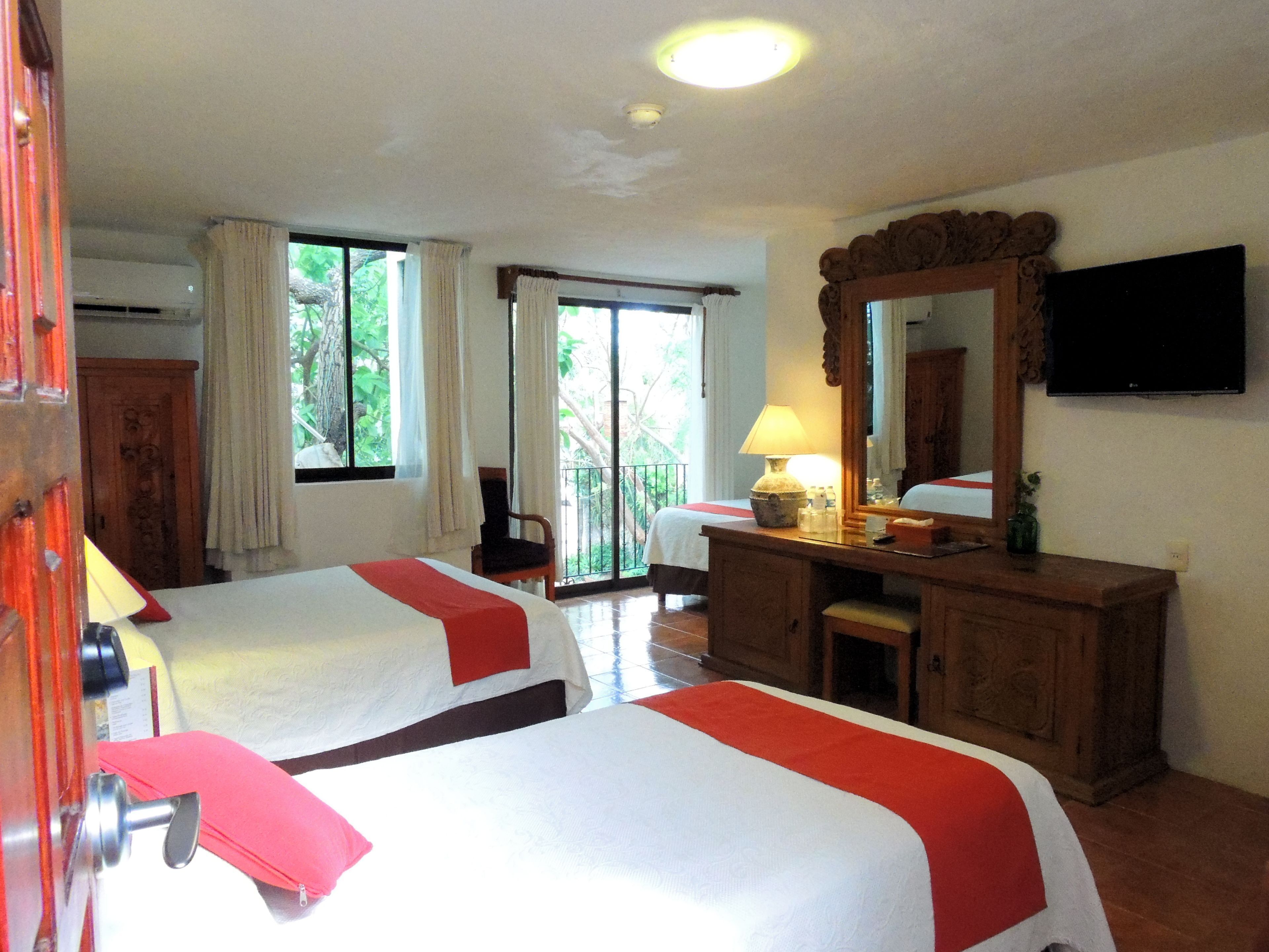 Premium bedding, in-room safe, individually decorated