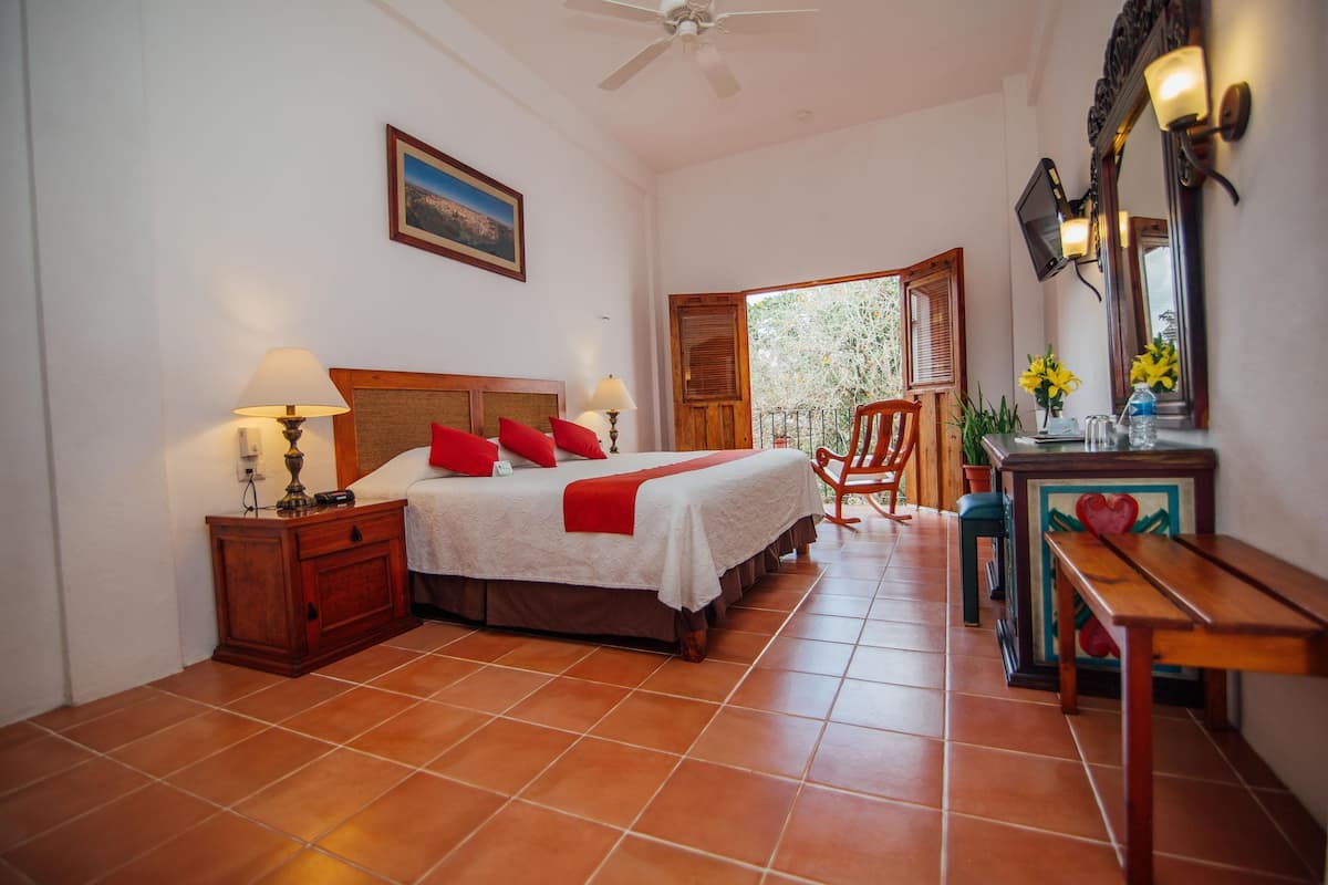 Premium bedding, in-room safe, individually decorated