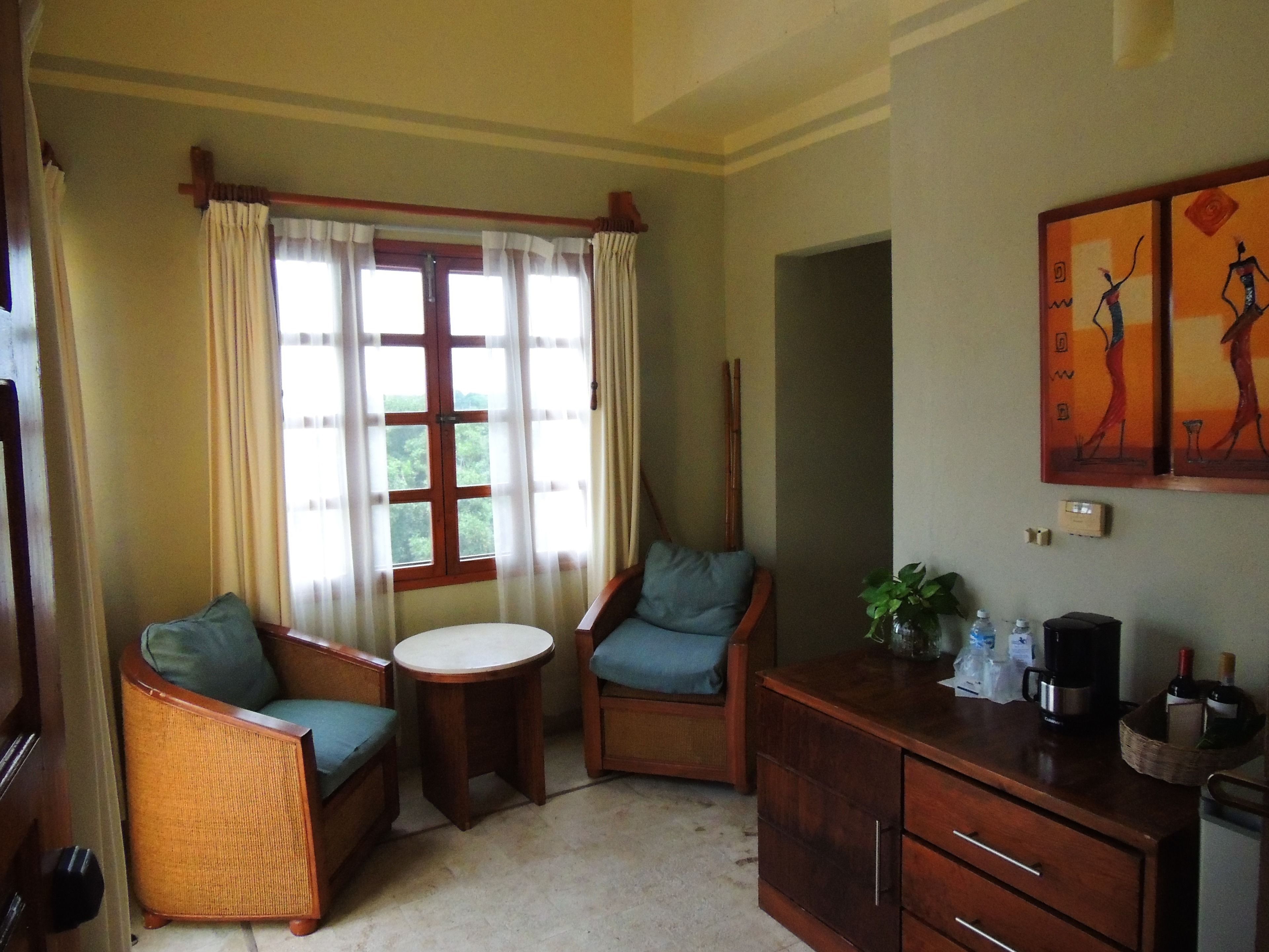 suite (master) | living room