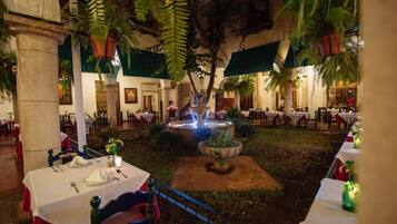 Se sirven desayunos, comidas y cenas