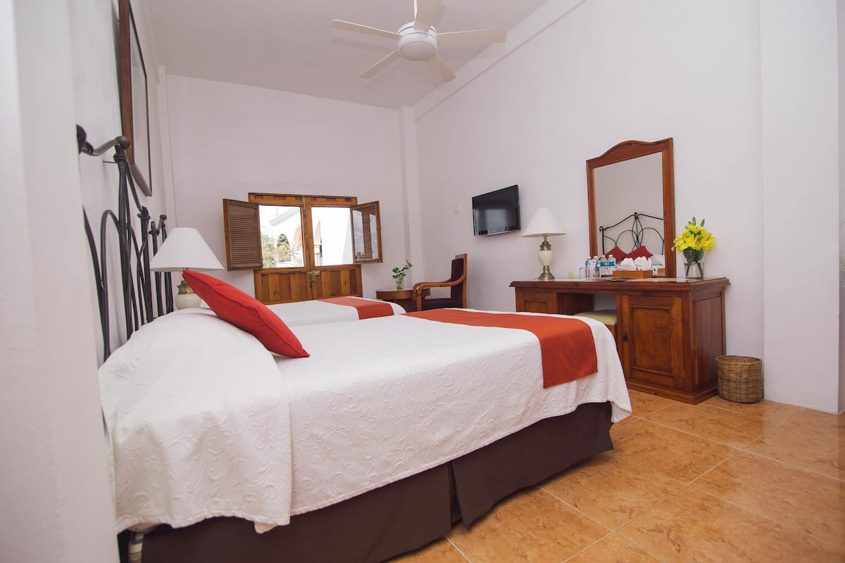 Bộ đồ giường cao cấp, két bảo mật tại phòng, trang trí khác biệt