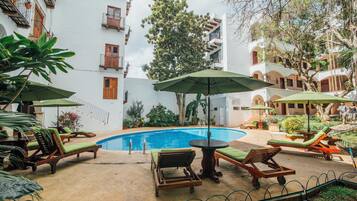 Outdoor pool, sun loungers