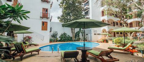 Outdoor pool, pool loungers