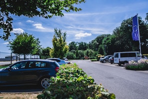Extended parking (surcharge)