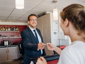 Sisään- ja uloskirjautumisautomaatti