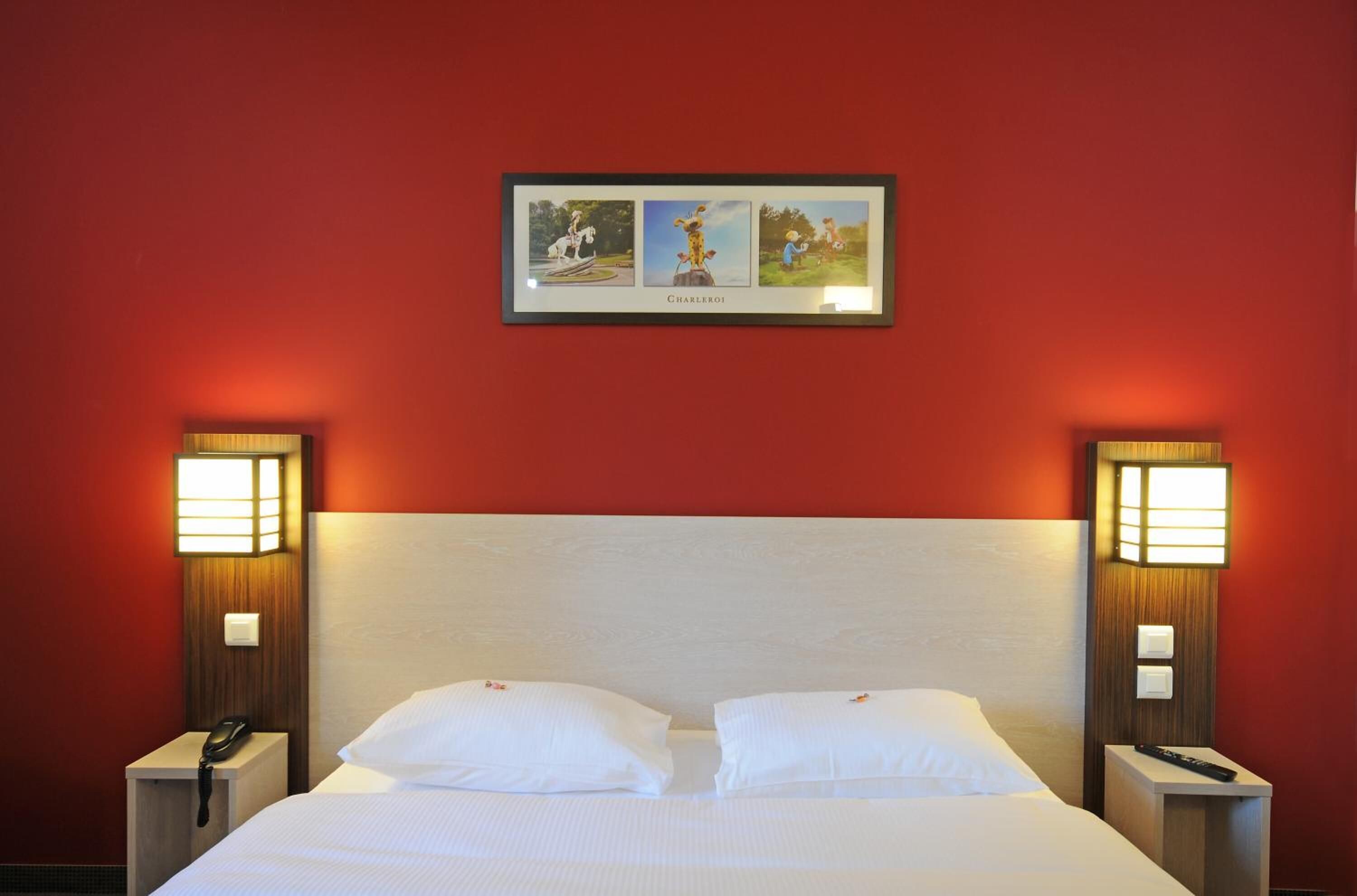 Una scrivania, insonorizzazione, ferro/asse da stiro