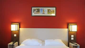 Una scrivania, insonorizzazione, ferro/asse da stiro