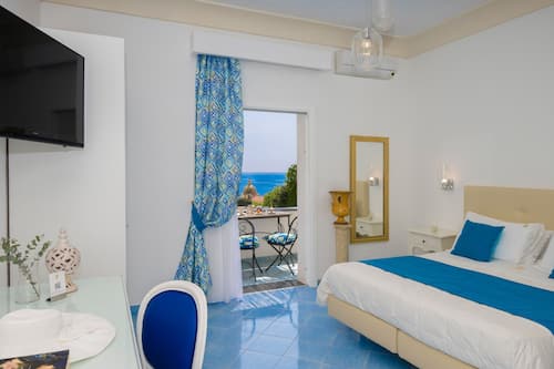 Habitación doble estándar | Ropa de cama de alta calidad, edredón, camas con pillow-top y minibar