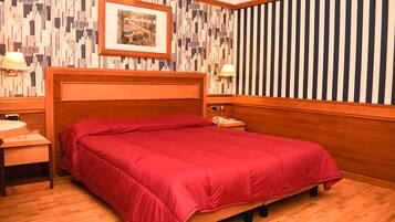 Quarto casal | Escrivaninha, Wi-Fi de cortesia