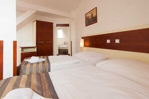 Minibar, in-room safe, desk, blackout drapes - Gloria (Prague)