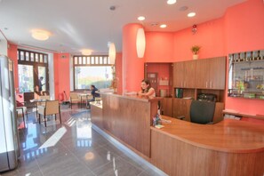 Reception - Gloria (Prague)