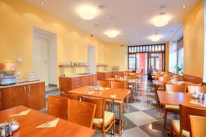 Free daily buffet breakfast - Gloria (Prague)