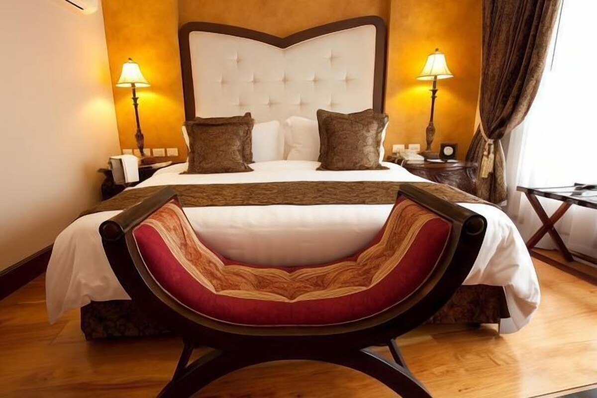 In-room safe, desk, blackout drapes, soundproofing